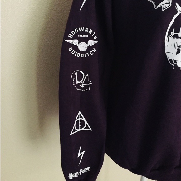 Hogwarts School Graphic Sweater - Picture 5 of 8